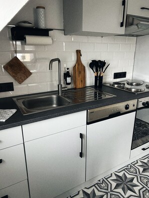 Fridge, oven, stovetop, dishwasher - Apartment 'Ferienwohnungbykatha' with Wi-Fi (Jade)