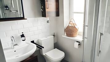 Bruser, hårtørrer, håndklæder