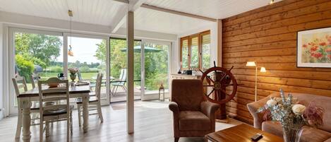 TV, fireplace, stereo