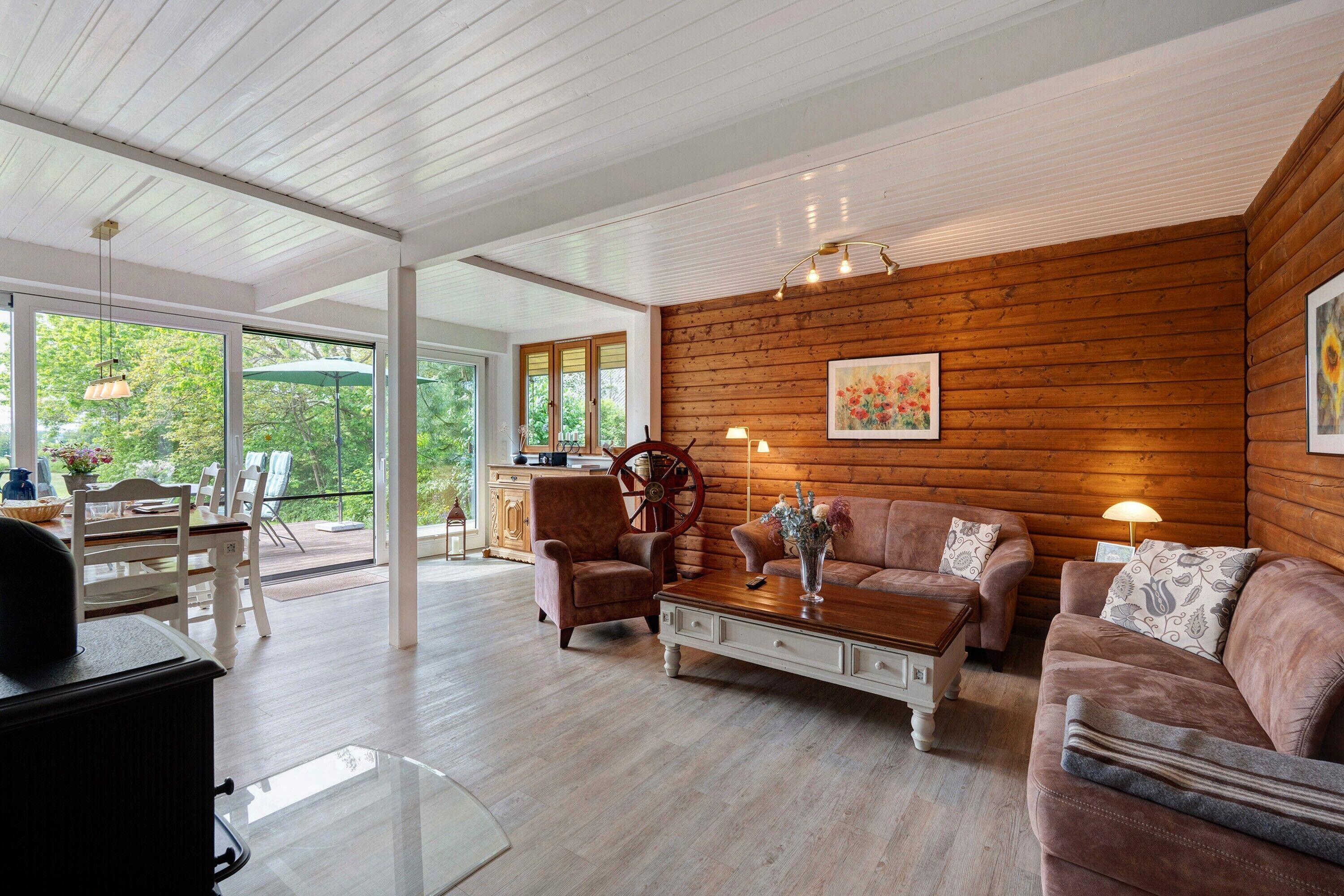 Fernseher, Kamin, Stereoanlage