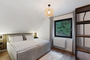 1 bedroom, iron/ironing board, free WiFi, bed sheets