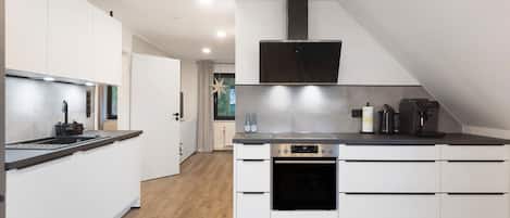 Fridge, oven, stovetop, dishwasher