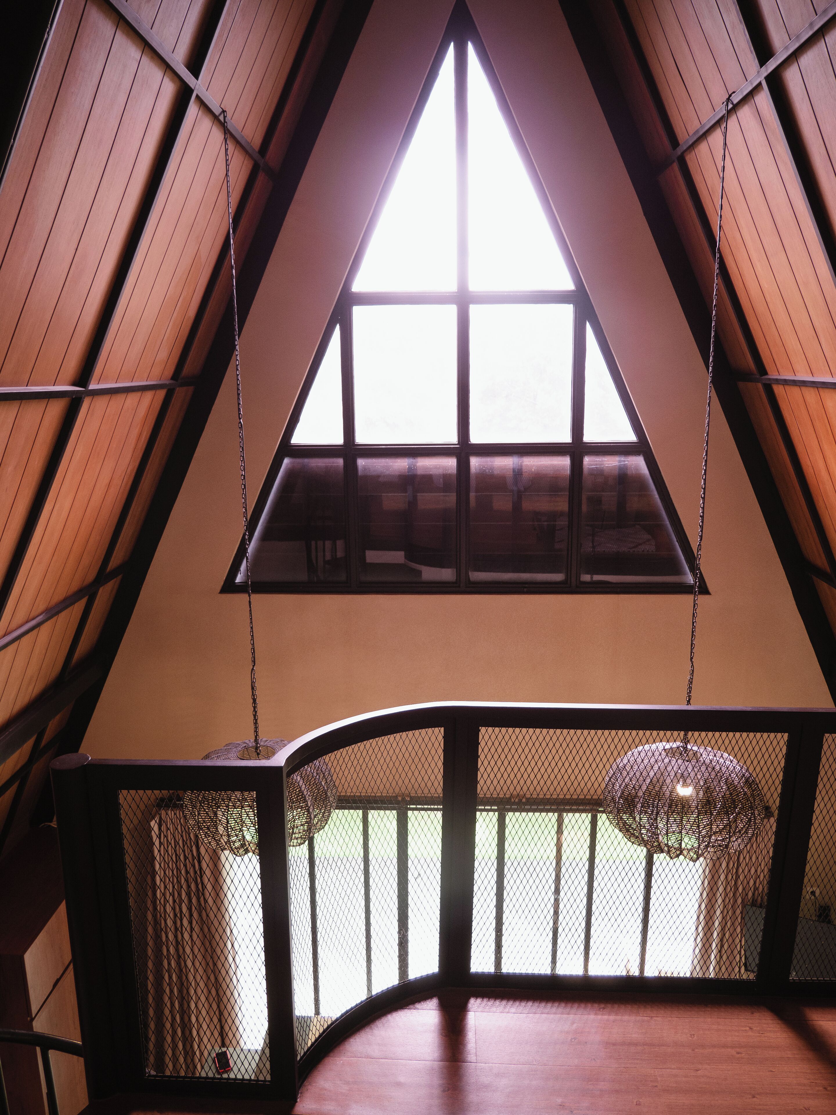 Huisje, balkon, uitzicht op zwembad | Interieur