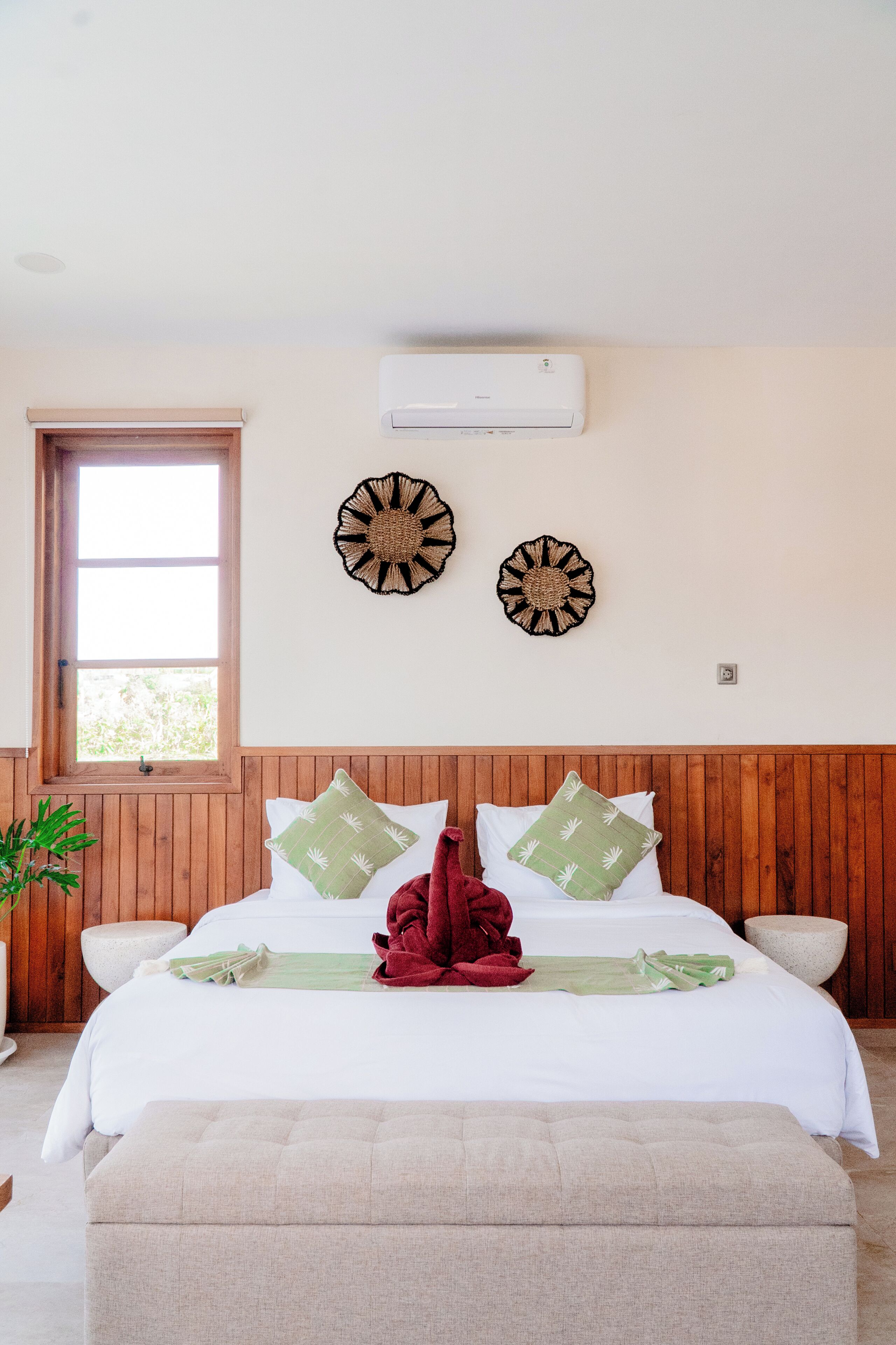 Studio, balkon, gedeeltelijk uitzicht op oceaan | 1 slaapkamer, een kluis op de kamer, een bureau, een laptopwerkplek