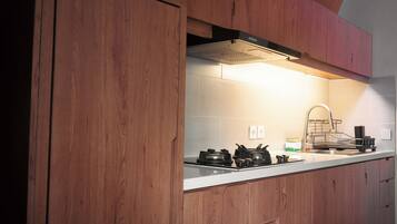 Cabin, Balcony, Pool View | Private kitchen | Fridge, microwave, stovetop, cookware/dishes/utensils