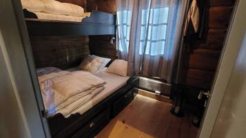 Cabin, 4 Bedrooms | 4 bedrooms