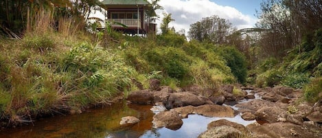 Family Cottage, Lanai, Waterfall View | Extérieur
