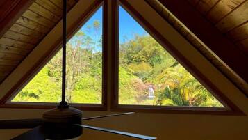 Family Cottage, Lanai, Waterfall View | Parte interna