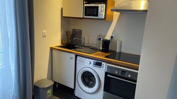 Micro-ondes, four, plaque de cuisson