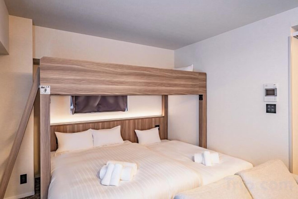 Blackout curtains, free WiFi