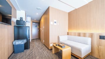 遮光窗帘、免费 WiFi、床单