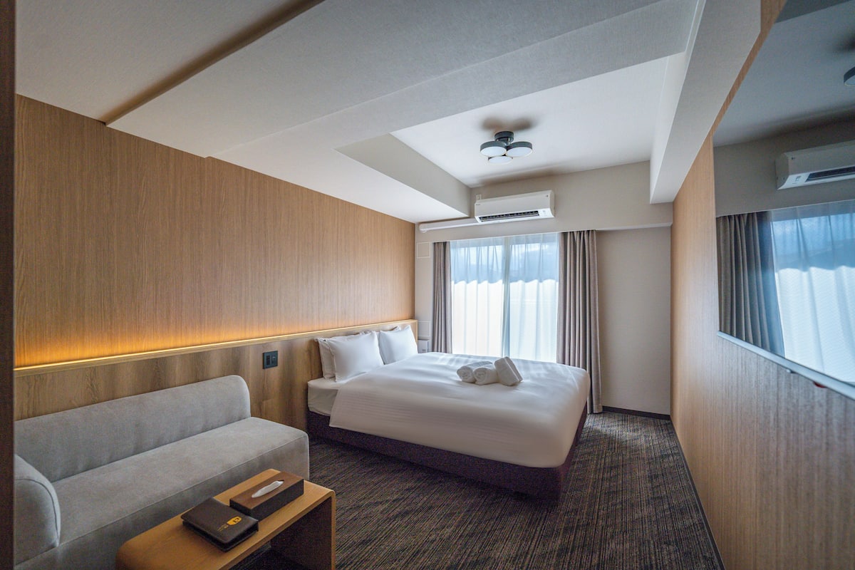 Blackout curtains, free WiFi, bed sheets