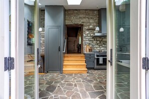 Interior - Luxe Historical Style - 2 FP’s & Soaking Tub (Kingston)