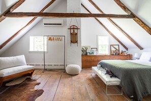 1 habitación, tabla de planchar con plancha y cuna de viaje 