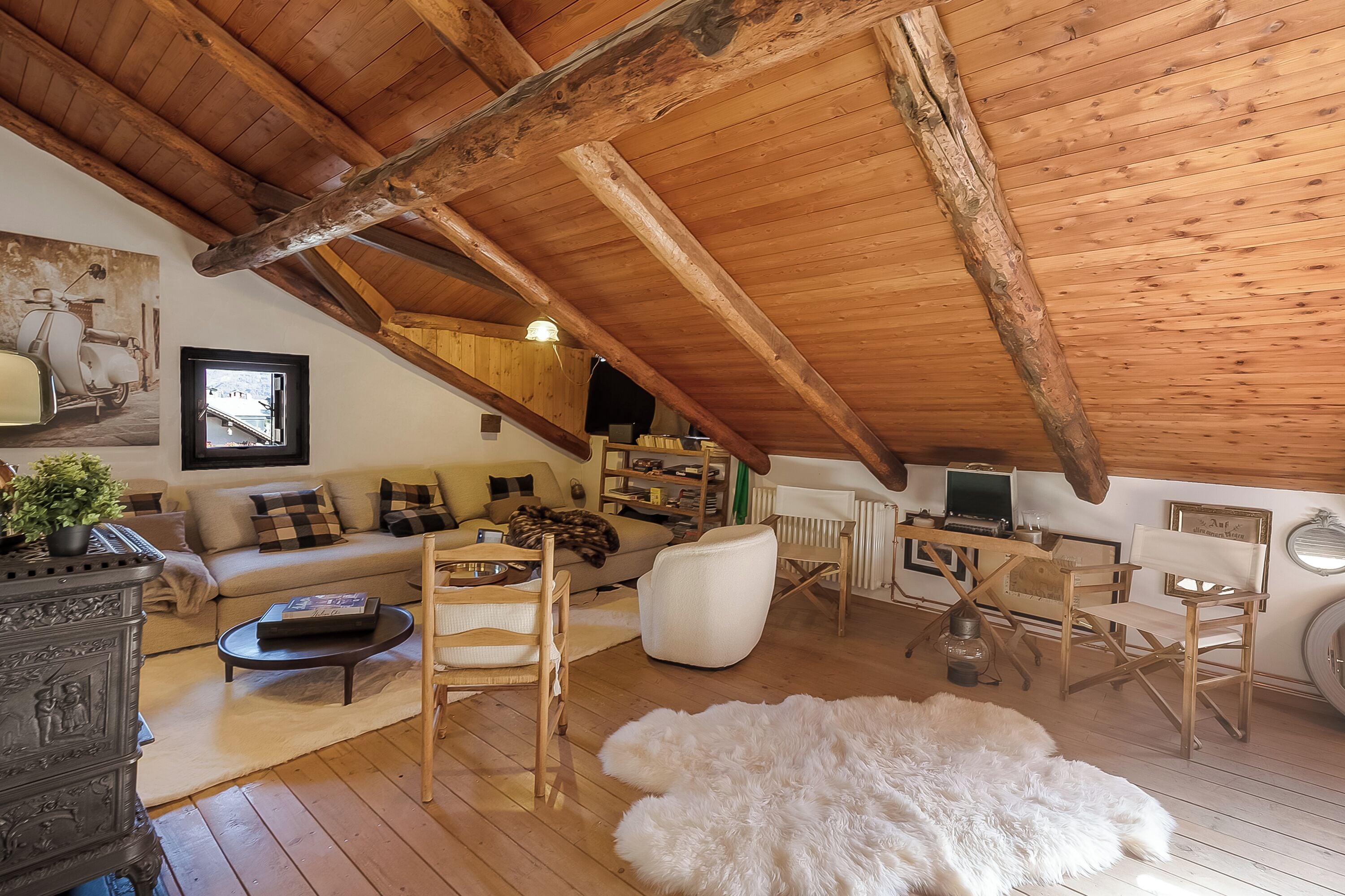 Family House, Multiple Bedrooms, 2 Bathrooms (La Baita 1800 Ski In Ski Out) | Living area | 21-inch flat-screen TV with cable channels, TV