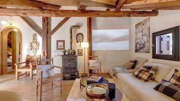 Family House, 4 Bedrooms, 2 Bathrooms (La Baita 1800 Ski In Ski Out) | Living area | Flat-screen TV