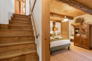 Family House, Multiple Bedrooms, 2 Bathrooms (La Baita 1800 Ski In Ski Out)