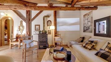 Family House, Multiple Bedrooms, 2 Bathrooms (La Baita 1800 Ski In Ski Out) | Living area | 21-inch flat-screen TV with cable channels, TV