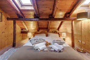 Family House, 4 Bedrooms, 2 Bathrooms (La Baita 1800 Ski In Ski Out) | 4 bedrooms, laptop workspace, free WiFi, bed sheets - La Baita 1800 Ski In Ski Out (Claviere)