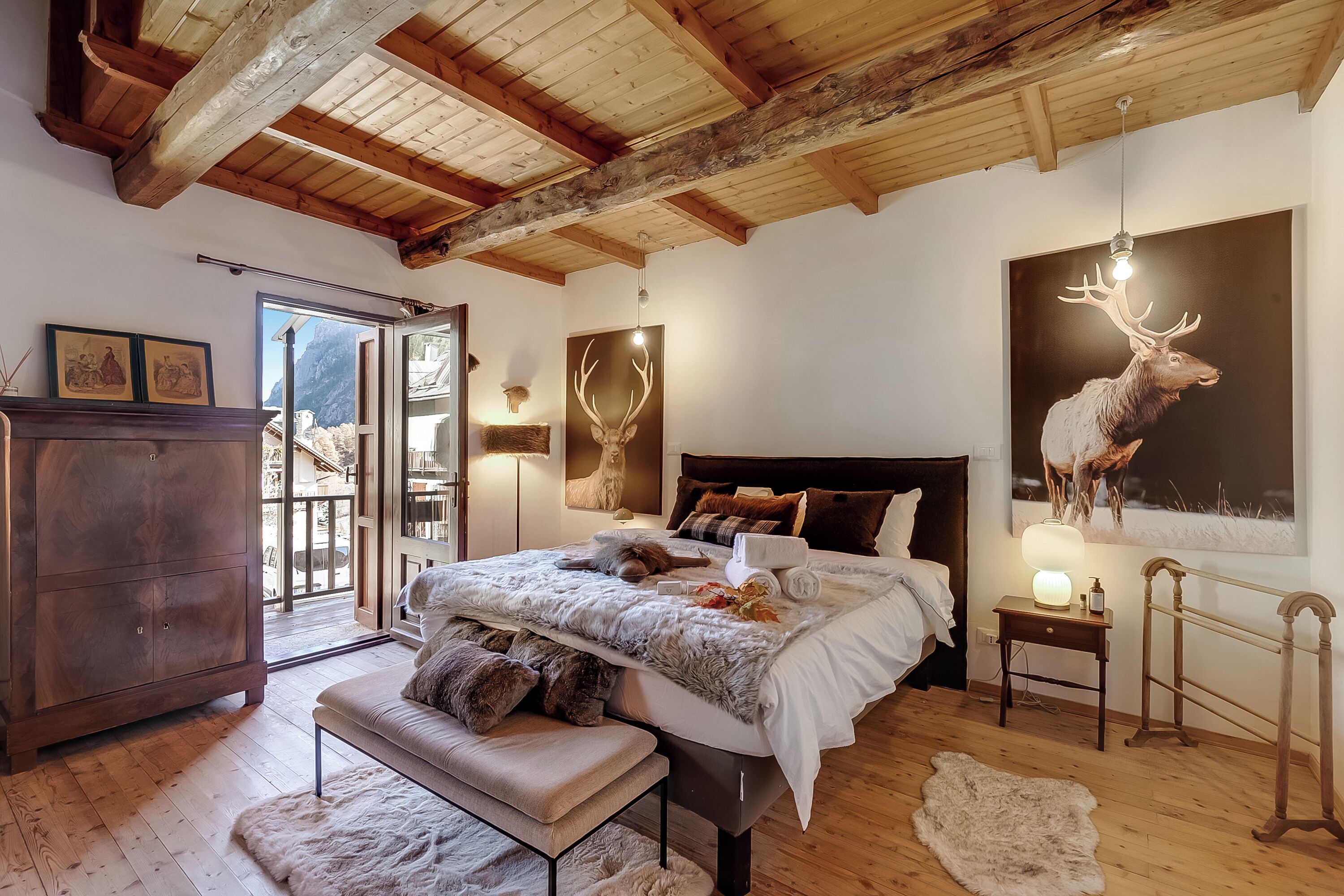 Family House, Multiple Bedrooms, 2 Bathrooms (La Baita 1800 Ski In Ski Out) | 4 bedrooms, laptop workspace, free WiFi, bed sheets