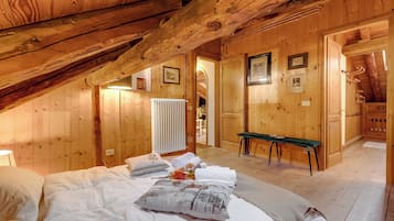 Perhetalo, 4 makuuhuonetta, 2 kylpyhuonetta (La Baita 1800 Ski In Ski Out) | 4 makuuhuonetta, kannettavalle tietokoneelle sopiva työtila
