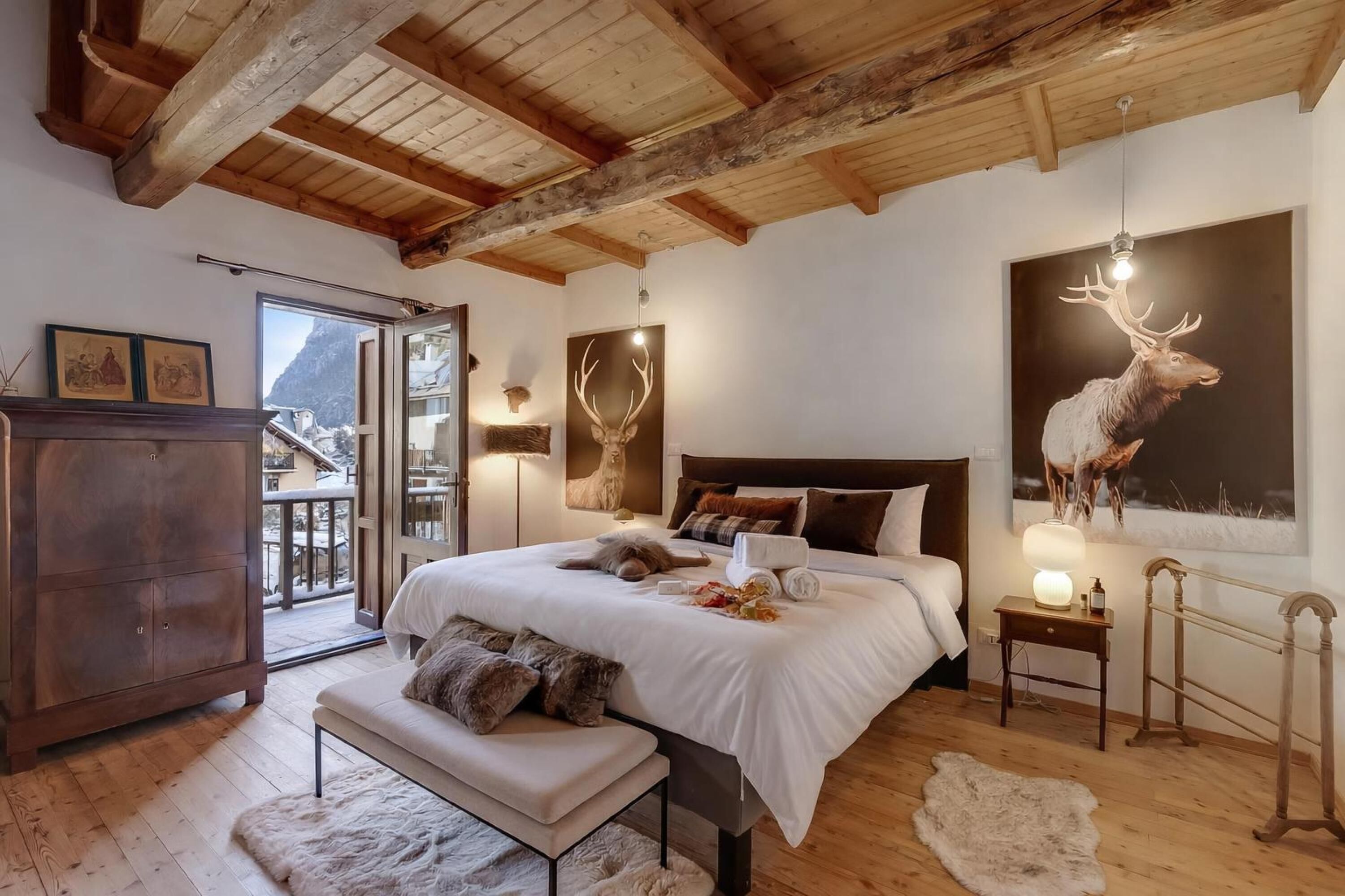 ファミリー ハウス ベッドルーム (複数) 2 バスルーム (La Baita 1800 Ski In Ski Out) | 4 室のベッドルーム、ノートパソコン用作業スペース、WiFi (無料)、ベッドシーツ