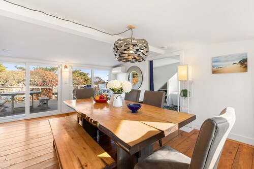 Unwinder: 085-W  Modern 5 Bedroom Wellfleet Cottage, Steps to the Atlantic