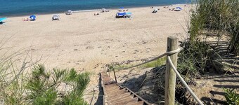 Unwinder: 085-W  Modern 5 Bedroom Wellfleet Cottage, Steps to the Atlantic