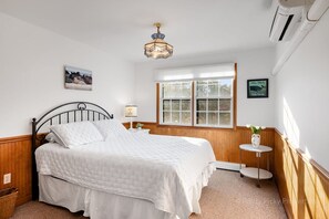 5 bedrooms, iron/ironing board, free WiFi, bed sheets