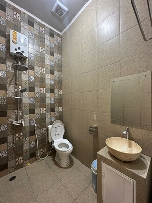 ห้องดับเบิล | ห้องน้ำ | ของใช้ในห้องน้ำฟรี, รองเท้าสวมภายในห้อง, ผ้าเช็ดตัว, สบู่