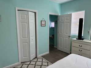 5 bedrooms, free WiFi - 5 BEDROOM LAGOON FRONT - NEW TO RENTAL MARKET (Manahawkin)