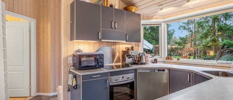 Fridge, microwave, dishwasher, cookware/dishes/utensils