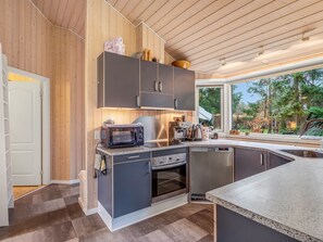 Geladeira, micro-ondas, lava-louças