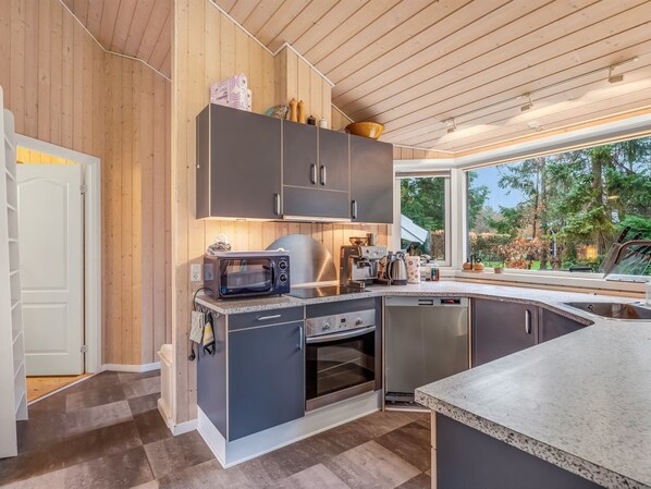 Fridge, microwave, dishwasher, cookware/dishes/utensils