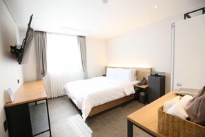 Dobbeltrom – deluxe, byutsikt | Skrivebord, blendingsgardiner, lydisolert og wi-fi (inkludert)