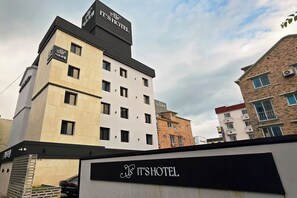 A multi-story hotel with a prominent sign reading 'IT'SHOTEL' and a smaller sign above it. - Its HOTEL (Jeonju)