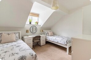 Individually decorated, individually furnished, free WiFi - Town center white house (Bournemouth)