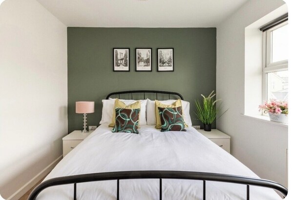 Individually decorated, individually furnished, free WiFi - Town center white house (Bournemouth)