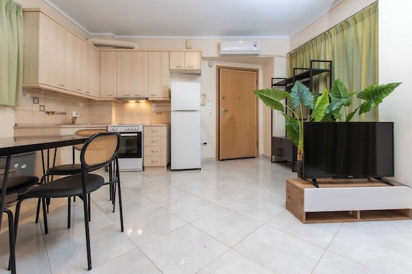 Plaque de cuisson, cafetière/bouilloire, grille-pain