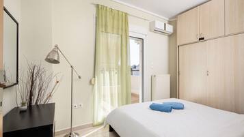 2 bedrooms, iron/ironing board, travel crib, free WiFi