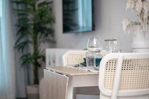 Dining - Stylish Studio with Pool and Gym (Dubai)