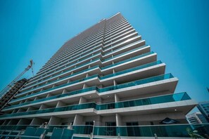 Exterior - Stylish Studio with Pool and Gym (Dubai)