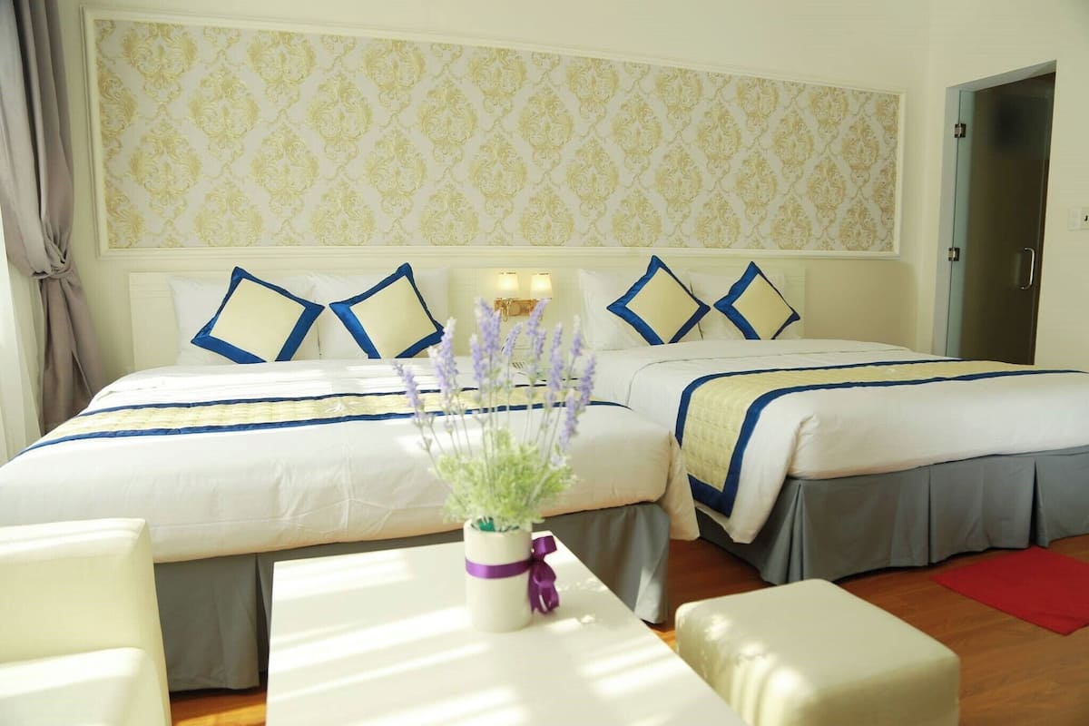 Minibar, bureau, accĂšs au Wi-Fi (inclus), literie fournie