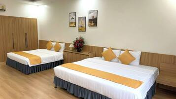 Quadruple Room | Minibar, desk, free WiFi, bed sheets