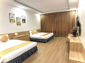 Quadruple Room | Bathroom | Free toiletries, hair dryer, towels, soap - White Hotel (Vinh)