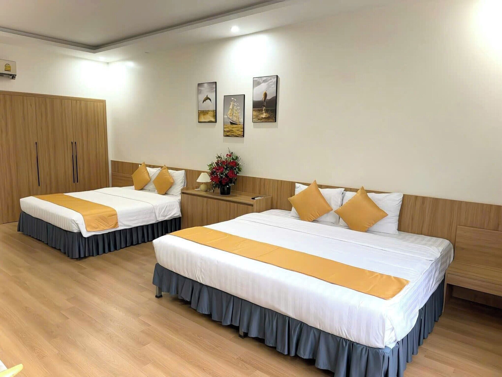 Quadruple Room | Minibar, desk, free WiFi, bed sheets