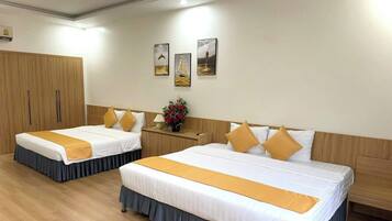 Quadruple Room | Minibar, desk, free WiFi, bed sheets