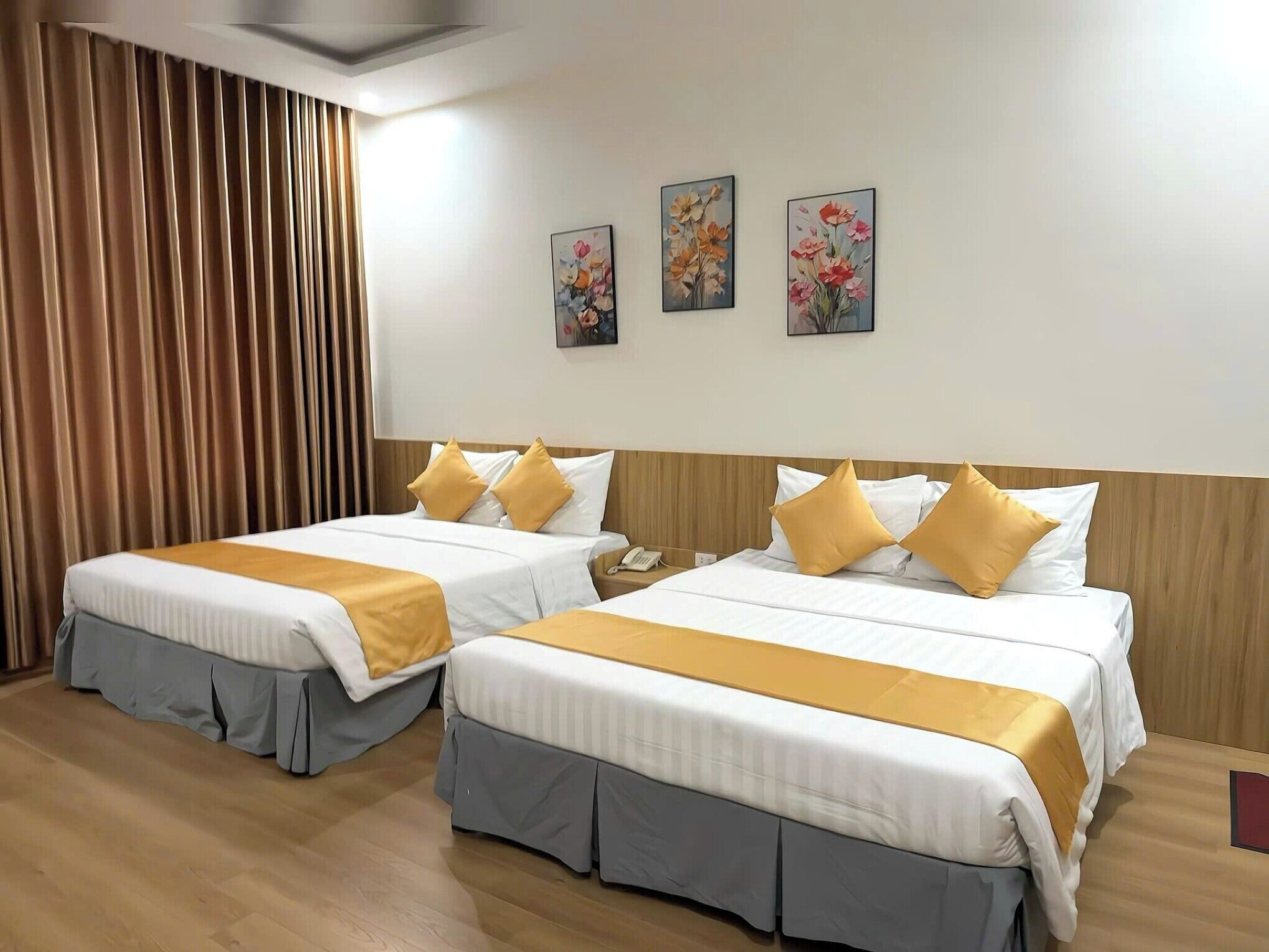 Quadruple Room | Minibar, desk, free WiFi, bed sheets
