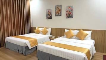Quadruple Room | Minibar, desk, free WiFi, bed sheets