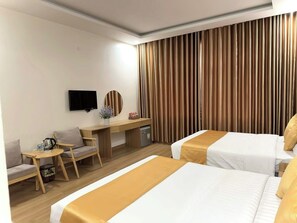 Quadruple Room | Minibar, desk, free WiFi, bed sheets - White Hotel (Vinh)
